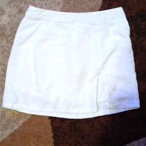 Skirt with little front slit